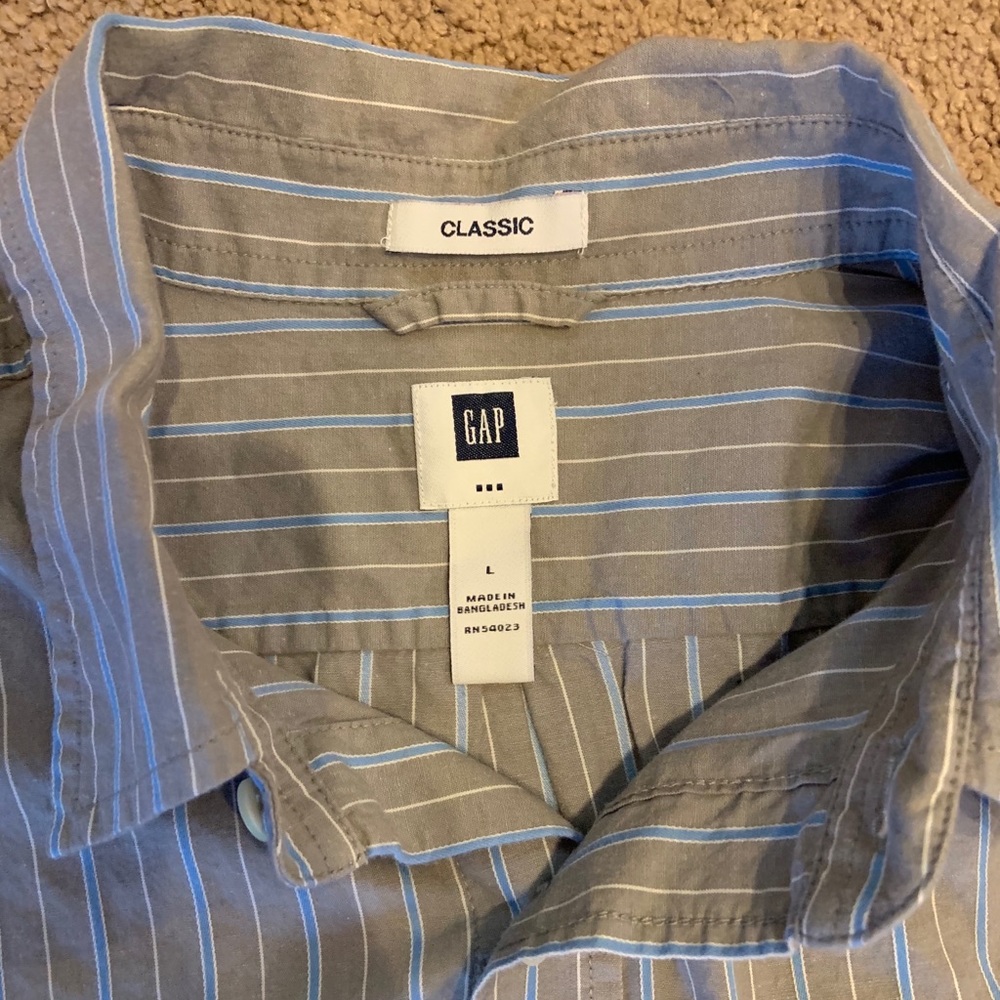 Gap long sleeve button down shirt